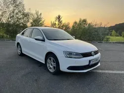 Alb Utilizat 2012 VW Jetta Berlinǎ | 5.400 EUR (Preț OK)