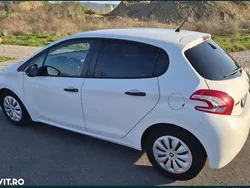 Alb Utilizat 2012 Peugeot 208 Access Hatchback | 3.200 EUR (Preț OK)