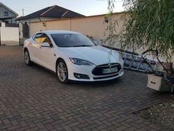 Alb Utilizat 2014 Tesla Model S Berlinǎ | 24.499 EUR