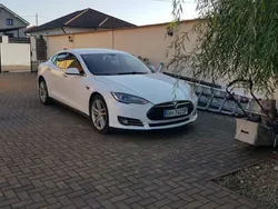 Alb Utilizat 2014 Tesla Model S Berlinǎ | 24.999 EUR