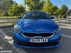 Culoarealbastru Utilizat 2018 Kia Ceed Best Hatchback | 12.800 EUR (Scump)