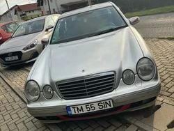 Argintiu Utilizat 2000 Mercedes E220 Avantgarde Berlinǎ | 3.200 EUR