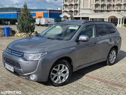 Culoarealb Utilizat 2014 Mitsubishi Outlander P-HEV Top SUV | 9.999 EUR (Super Preț)