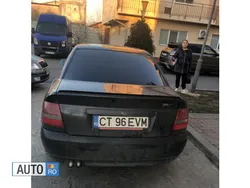 Negru Utilizat 2000 Audi A4 Berlinǎ | 899 EUR