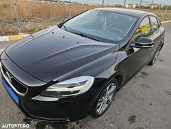 Culoarenegru Utilizat 2017 Volvo V40 Momentum Break | 12.300 EUR (Puțin scump)