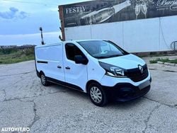 Alb Utilizat 2015 Renault Trafic Van | 7.500 EUR (Super Preț)