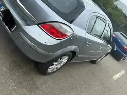 Gri Utilizat 2006 Opel Astra Hatchback | 2.200 EUR (Preț OK)