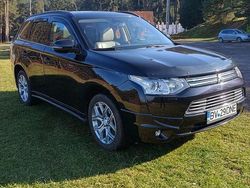Culoarenegru Utilizat 2014 Mitsubishi Outlander P-HEV SUV | 8.950 EUR (Preț OK)