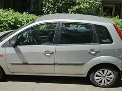 Gri Utilizat 2007 Ford Fiesta Hatchback | 2.600 EUR (Preț bun)