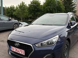 Culoarealbastru Utilizat 2019 Hyundai i30 Advantage Break | 8.900 EUR (Preț bun)