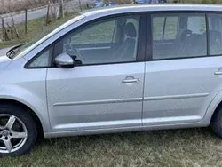 Argintiu Utilizat 2011 VW Touran Monovolum | 4.450 EUR (Preț bun)