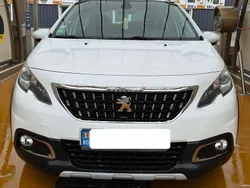 Alb Utilizat 2017 Peugeot 2008 Allure SUV | 8.500 EUR (Puțin scump)