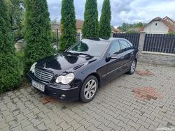Utilizat 2006 Mercedes 220 Berlinǎ | 2.200 EUR