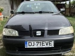 Negru Utilizat 2001 Seat Cordoba Berlinǎ | 800 EUR