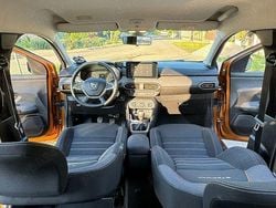 Auriu Utilizat 2021 Dacia Sandero Stepway Hatchback | 11.950 EUR