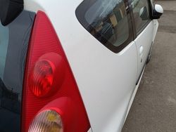Alb Utilizat 2006 Peugeot 107 Hatchback | 2.500 EUR