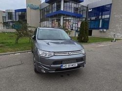 Culoaregri Utilizat 2014 Mitsubishi Outlander P-HEV SUV | 10.900 EUR (Scump)