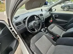 Alb Utilizat 2010 VW Polo Hatchback | 2.800 EUR (Super Preț)