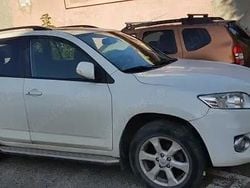 Alb Utilizat 2011 Toyota RAV4 SUV | 8.200 EUR (Preț OK)