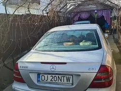 Utilizat 2003 Mercedes 220 Berlinǎ | 2.000 EUR