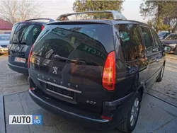 Albastru Utilizat 2006 Peugeot 807 Monovolum | 1.999 EUR