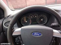 Culoarealb Utilizat 2005 Ford Focus Break | 1.800 EUR (Puțin scump)