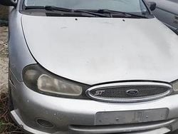 Argintiu Utilizat 2001 Ford Mondeo Hatchback | 1.000 EUR (Preț bun)