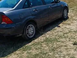 Utilizat 2001 Ford Focus Ghia Berlinǎ | 1.100 EUR (Preț OK)