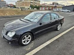 Negru Utilizat 2006 Mercedes C220 Avantgarde Berlinǎ | 4.900 EUR (Scump)