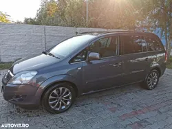 Gri Utilizat 2011 Opel Zafira Monovolum | 3.700 EUR (Preț OK)