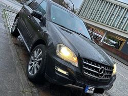 Negru Utilizat 2011 Mercedes ML350 Edition SUV | 15.300 EUR
