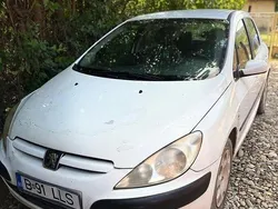 Culoarealb Utilizat 2004 Peugeot 307 Hatchback | 890 EUR