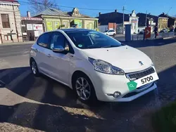 Utilizat 2015 Peugeot 208 Hatchback | 5.700 EUR (Puțin scump)