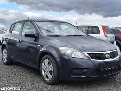 Culoaregri Utilizat 2011 Kia Ceed Attract Hatchback | 3.600 EUR (Super Preț)