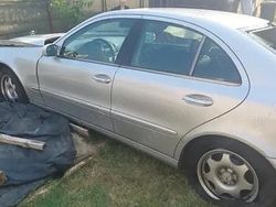 Gri Utilizat 2004 Mercedes E220 Berlinǎ | 1.200 EUR (Super Preț)