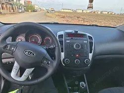 Utilizat 2011 Kia Ceed Berlinǎ | 3.999 EUR