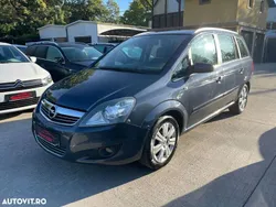 Gri Utilizat 2009 Opel Zafira Family Monovolum | 4.399 EUR