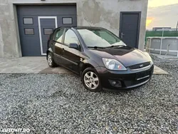 Negru Utilizat 2007 Ford Fiesta Ambiente Hatchback | 1.250 EUR (Preț bun)