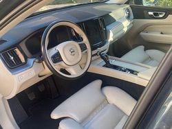 Culoarealbastru Utilizat 2020 Volvo XC60 Inscription SUV | 26.900 EUR (Super Preț)