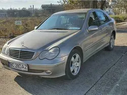 Auriu Utilizat 2002 Mercedes C200 Berlinǎ | 2.499 EUR