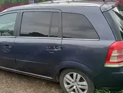 Utilizat 2010 Opel Zafira Monovolum | 3.500 EUR