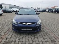 Albastru Utilizat 2011 Hyundai i30 Comfort Break | 3.190 EUR (Preț OK)