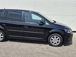 Negru Utilizat 2011 VW Touran Monovolum | 6.300 EUR
