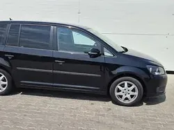 Negru Utilizat 2011 VW Touran Monovolum | 6.300 EUR