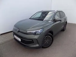 Verde inchis normal Utilizat 2024 VW Tiguan Advance SUV | 40.490 EUR (Scump)