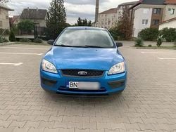 Albastru Utilizat 2005 Ford Focus Hatchback | 1.700 EUR (Preț OK)