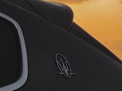 Culoaremaro Utilizat 2017 Maserati Levante GranLusso SUV | 32.000 EUR (Scump)