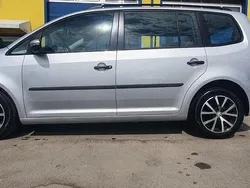Gri Utilizat 2010 VW Touran Comfortline Monovolum | 4.200 EUR (Preț bun)