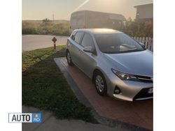 Argintiu Utilizat 2015 Toyota Auris Hatchback | 10.999 EUR (Scump)