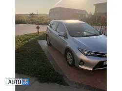 Argintiu Utilizat 2015 Toyota Auris Hatchback | 10.999 EUR